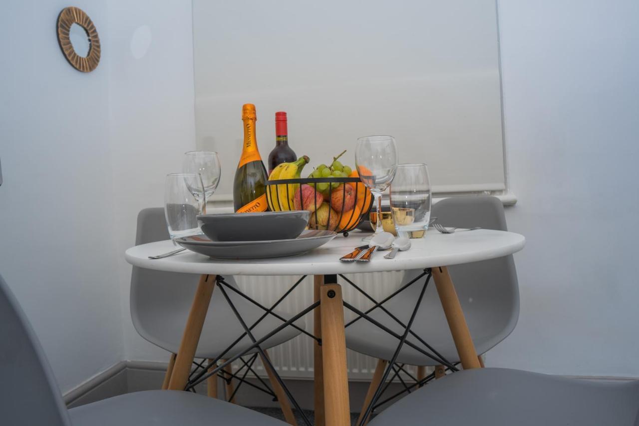 The Highfield Villa, 5 Bedrooms, Northampton Centre, Sleeps 10 외부 사진