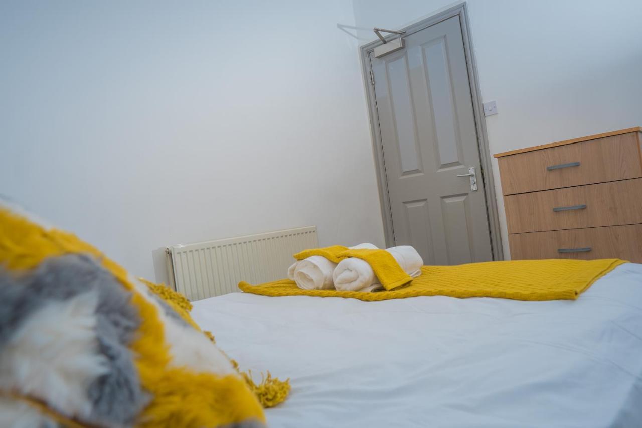 The Highfield Villa, 5 Bedrooms, Northampton Centre, Sleeps 10 외부 사진