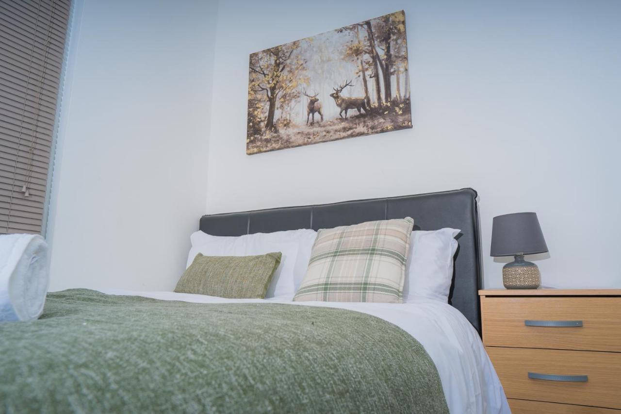 The Highfield Villa, 5 Bedrooms, Northampton Centre, Sleeps 10 외부 사진