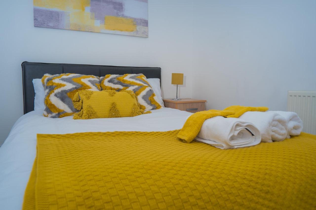 The Highfield Villa, 5 Bedrooms, Northampton Centre, Sleeps 10 외부 사진