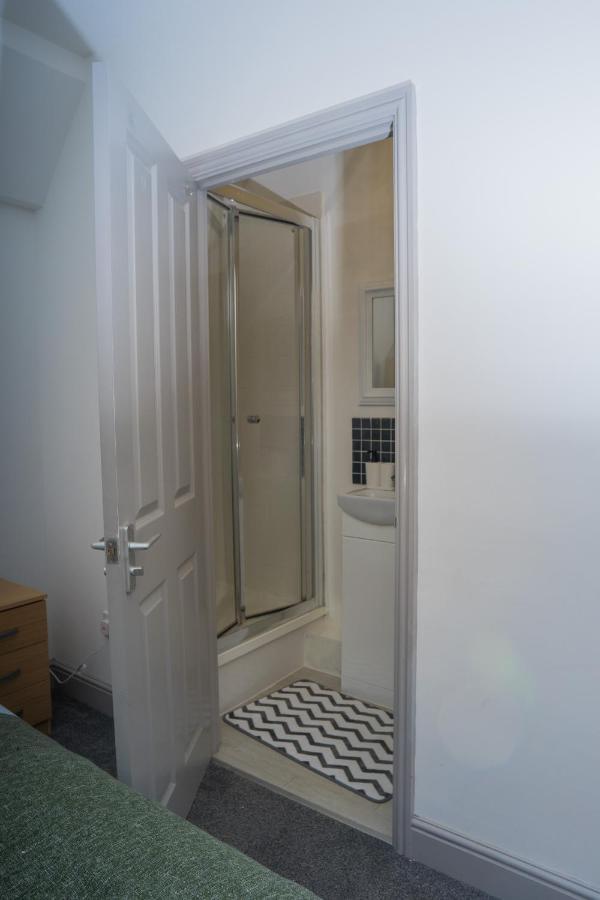 The Highfield Villa, 5 Bedrooms, Northampton Centre, Sleeps 10 외부 사진