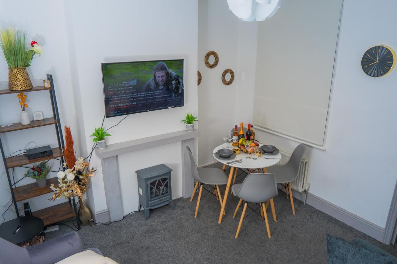 The Highfield Villa, 5 Bedrooms, Northampton Centre, Sleeps 10 외부 사진