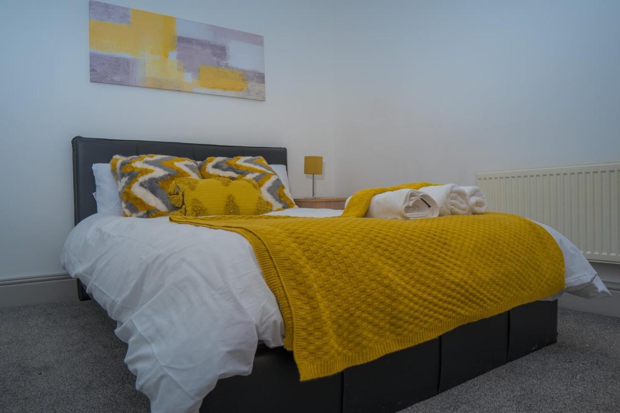 The Highfield Villa, 5 Bedrooms, Northampton Centre, Sleeps 10 외부 사진