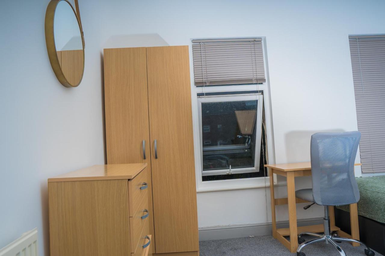 The Highfield Villa, 5 Bedrooms, Northampton Centre, Sleeps 10 외부 사진