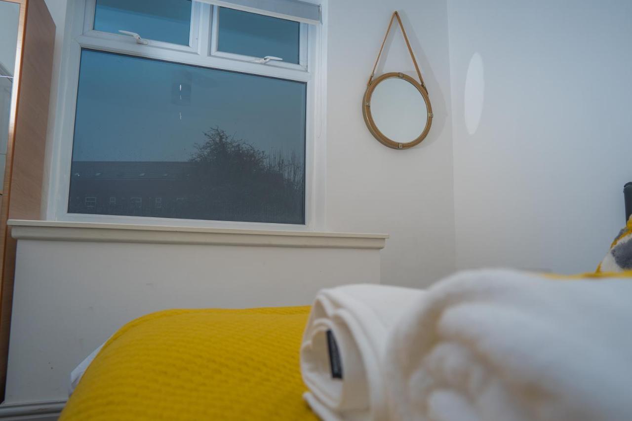 The Highfield Villa, 5 Bedrooms, Northampton Centre, Sleeps 10 외부 사진
